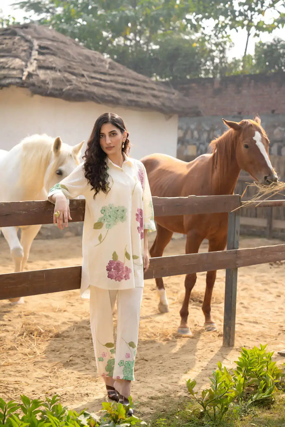 Inaaya ELEGANT FLORAL PRINTED CO-ORD SET OFF-WHITE COTTON LINEN KURTA & PANT FOR WOMEN