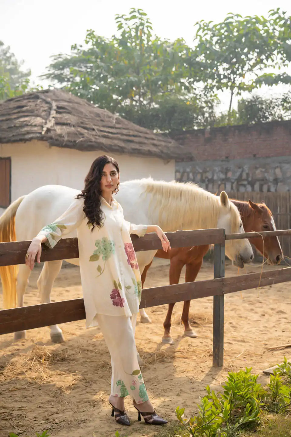Inaaya ELEGANT FLORAL PRINTED CO-ORD SET OFF-WHITE COTTON LINEN KURTA & PANT FOR WOMEN