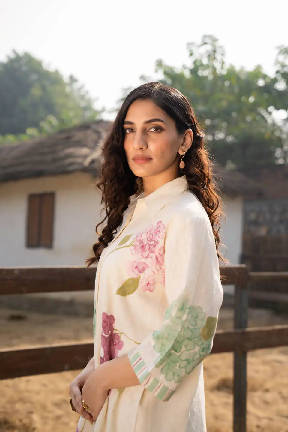 Inaaya ELEGANT FLORAL PRINTED CO-ORD SET OFF-WHITE COTTON LINEN KURTA & PANT FOR WOMEN