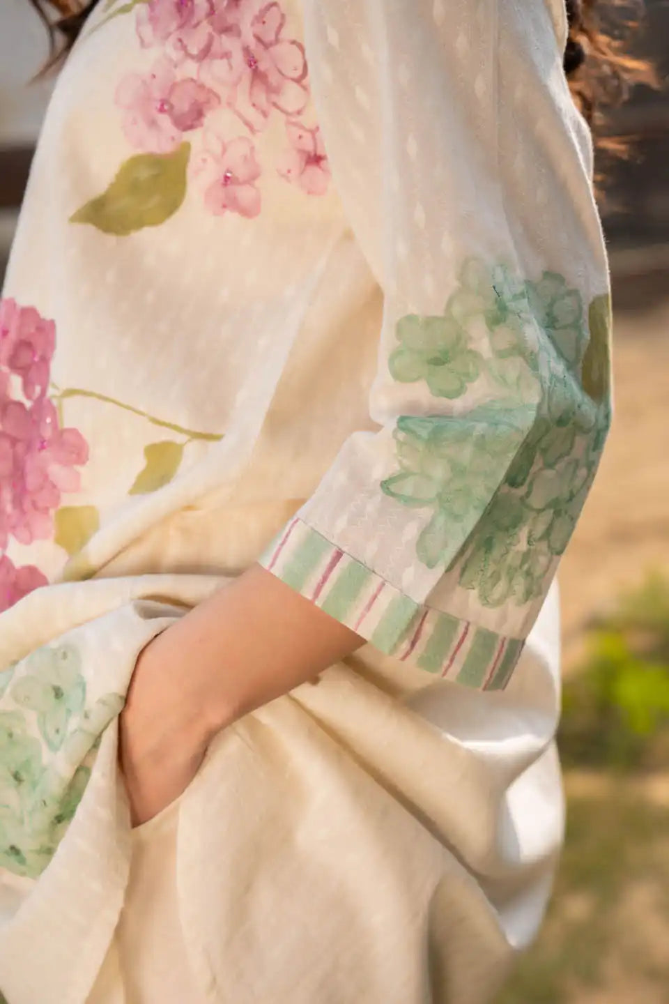 Inaaya ELEGANT FLORAL PRINTED CO-ORD SET OFF-WHITE COTTON LINEN KURTA & PANT FOR WOMEN