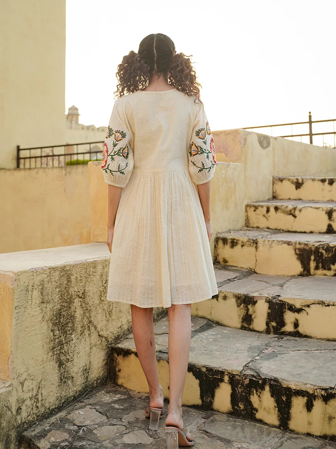 Rhea Women'S Off-White Amazing Threaded Short Dress